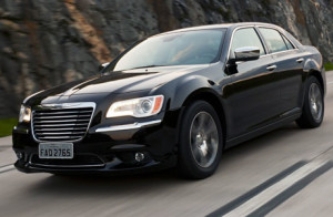 Chrysler 300C 2012 tem nova transmissão e motor V6 de 3.5 litros