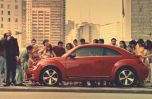 Rivellino e Mussum dão as caras em propaganda do Volkswagen Fusca 2013