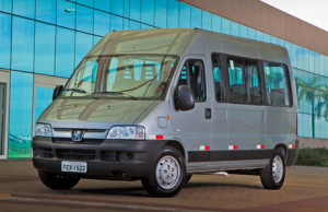 Peugeot lança versão Longa Teto Alto da van Boxer Minibus