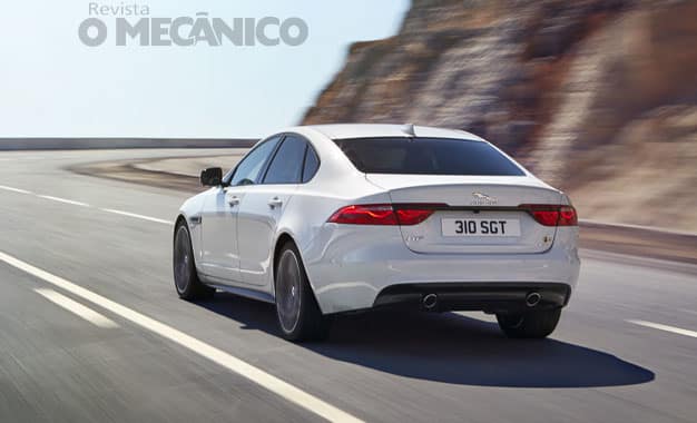 626-JAGUAR-XF-S-02