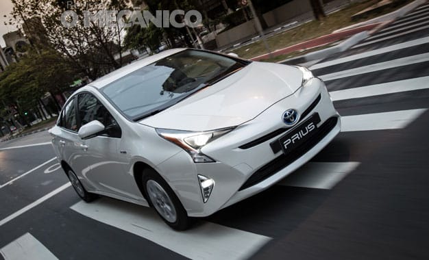 626-TOYOTA-NOVO-PRIUS-2