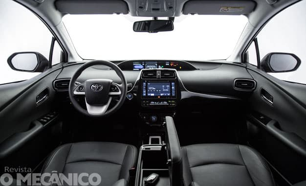 626-TOYOTA-NOVO-PRIUS-4