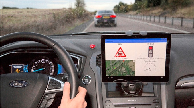 Ford testa tecnologia que avisa velocidade ideal para atravessar em sinal verde