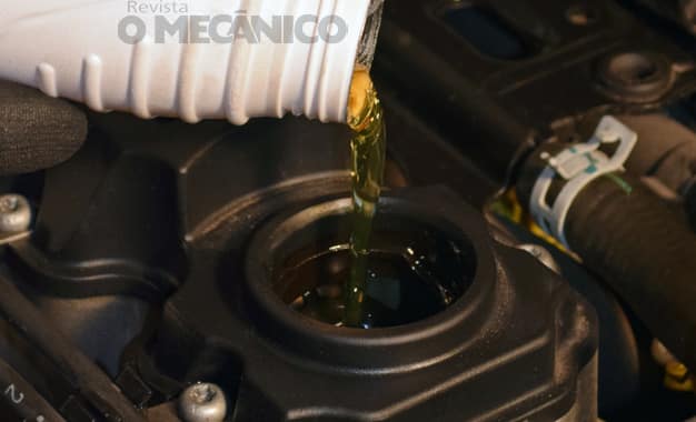 Especialista da Total explica como descartar o óleo do carro corretamente