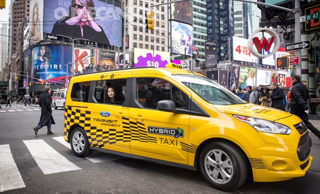 Ford está testando 10 protótipos híbridos da van Transit Connect como táxis em várias cidades dos Estados Unidos