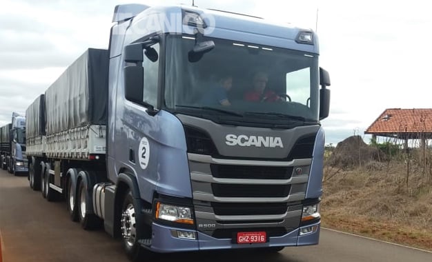 Caminhão Scania