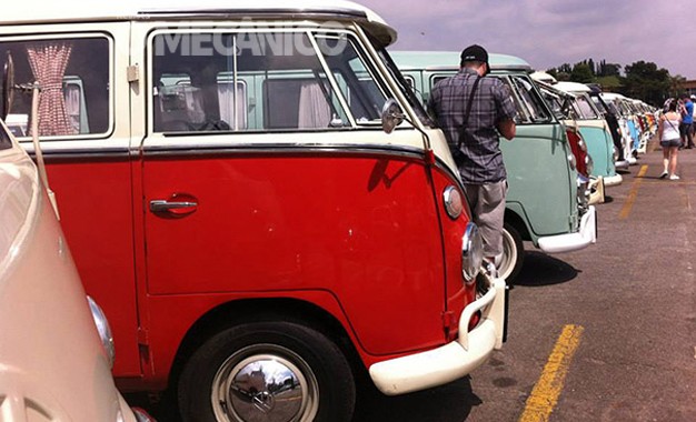 VW Kombi feirão