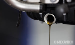 Motul dá dicas sobre troca do óleo da moto