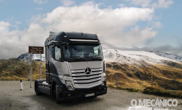 Daimler Truck realiza testes com caminhão de célula de combustível