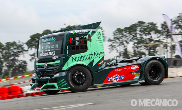 Primeiro caminhão de corrida híbrido do mundo estreia na Copa Truck 2023
