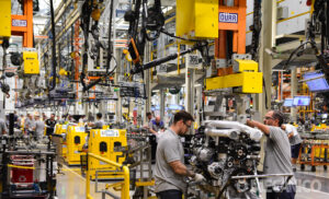 Mercedes-Benz do Brasil alcança marco histórico de motores exportados