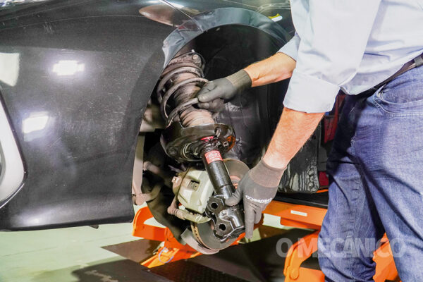 Substituição dos amortecedores do Toyota Corolla XEI