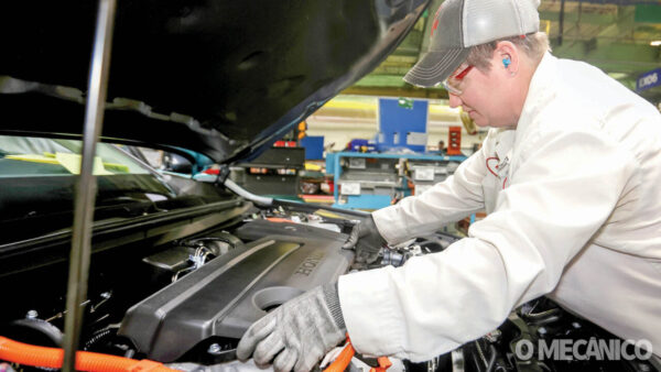 Falta de mão de obra especializada desafia avanço dos veículos elétricos no Brasil