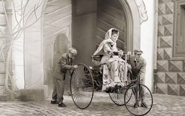 Viagem de Bertha Benz com o primeiro carro da história inclui intervenções mecânicas durante o trajeto