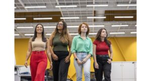 Stellantis anuncia vagas para mulheres na área de engenharia