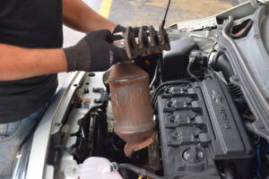 Mecânicos devem verificar funcionamento do catalisador do veículo