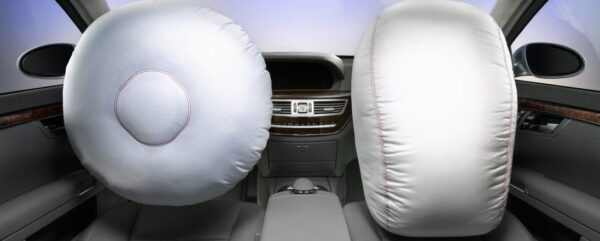 Luz do airbag acesa: cinta do volante é problema comum mas exige diagnóstico; Mecânico Responde