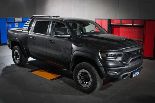 Mecânica Raiz: Veja o Raio X da Ram TRX com tradicional motor V8