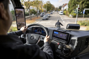 Mercedes-Benz Caminhões mostra atualizações em seus assistentes de segurança