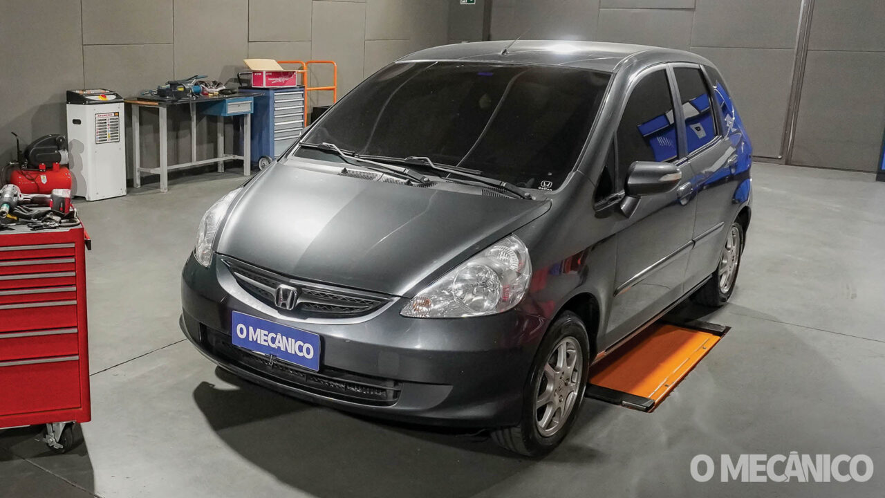 Troca do coxim, batente e amortecedor no Honda Fit 2008: Passo a passo