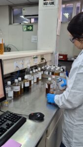 Lubrificantes Lubrax: veja as etapas de fabricação e testes no centro tecnológico