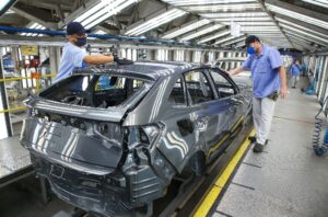 Vendas de veículos cresceram 2,1% em 2025 e ficam aquém das expectativas, diz Anfavea