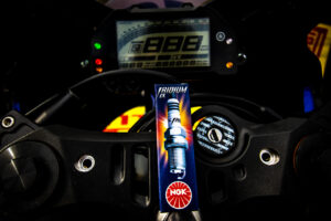 Benefícios das velas de irídio e platina para motos