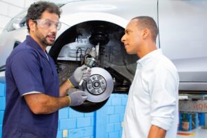 O que causa excesso de temperatura nos freios? Confira como evitar o cheiro de queimado