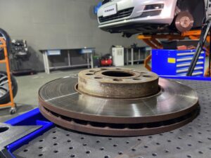 Discos de freio: sinais de desgaste e dicas de montagem para oficina