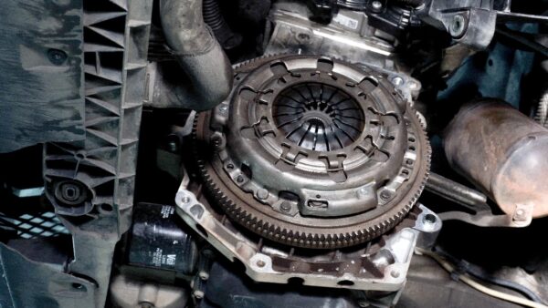 Troca de embreagem do Volkswagen Up 1.0 MPI: veja o passo a passo com Ulisses Miguel