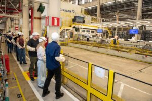 GM abre fábrica de São Caetano do Sul para visitas guiadas pela linha de produção