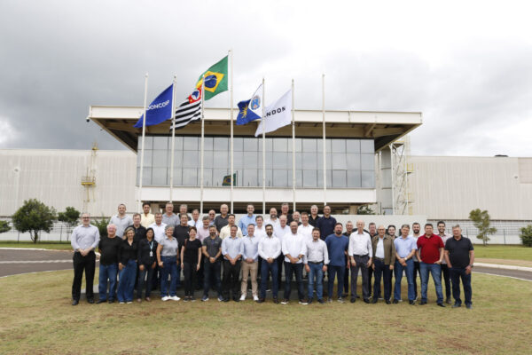 Randon reúne rede de distribuidores para alinhamento estratégico