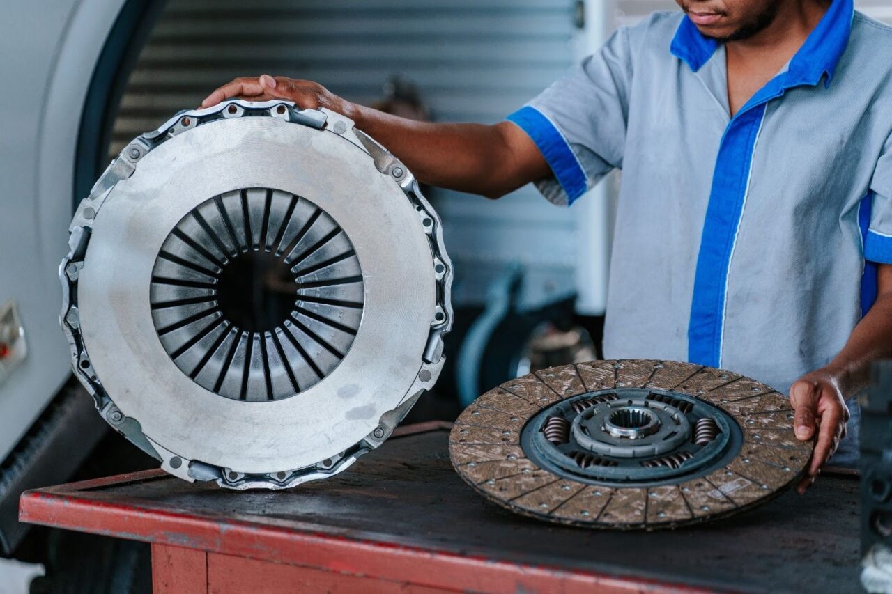 ZF lança discos e platôs Sachs para linhas Agrale, Mercedes e Volkswagen