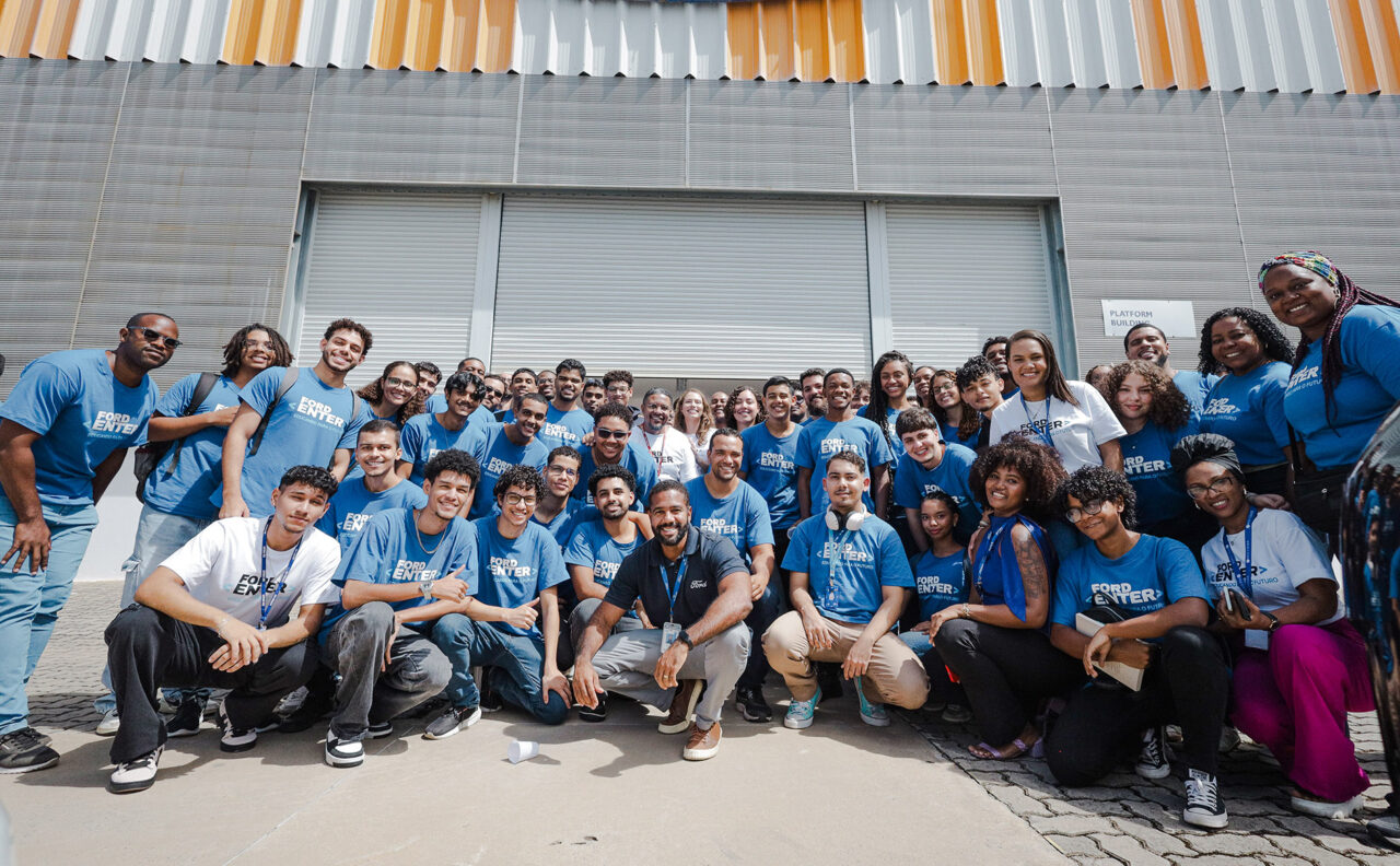 Ford Enter leva alunos ao centro global de tecnologia na Bahia