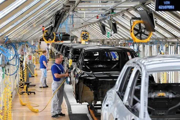 BYD pode usar fábrica da Volkswagen na Alemanha: movimento expõe crise industrial europeia