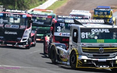 Caminhões disputando etapa da Copa Truck