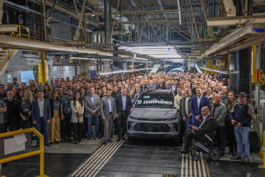 Fábrica da GM em Gravataí celebrando 5 milhões de carros produzidos