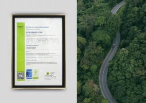 certificado Selo Verde da Ambipar Certification para a SKF ao lado de estrada cheia de árvores
