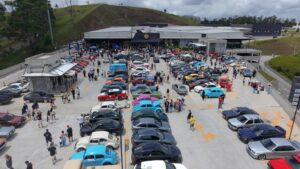Encontro de carros antigos no Outlet Premium em São Paulo
