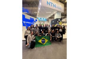Representantes do Grupo NTN durante a Automechanika 2026