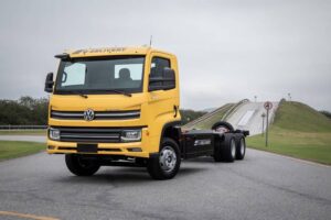Novo modelo e_delivery da VWCO amarelo visto de frente